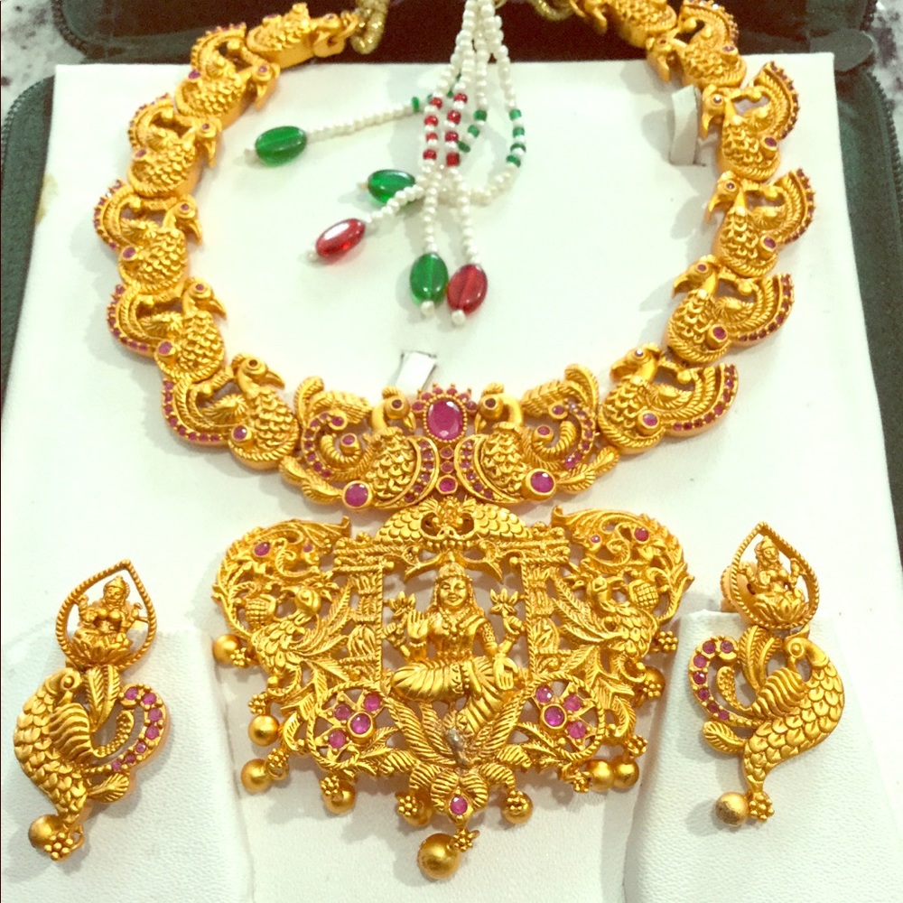 Indian woman jewelry necklace earrings saree Choli